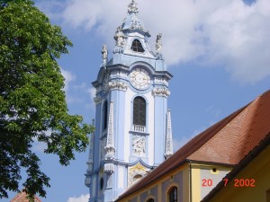 L'église de Dürnstein (Wachau, Autriche, sur les bors du Danube)